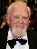 Joss Ackland fotoğrafı