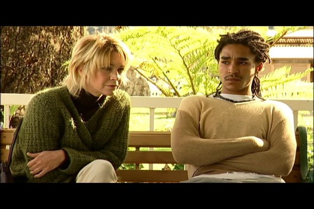 Finn Carter fotoğrafı