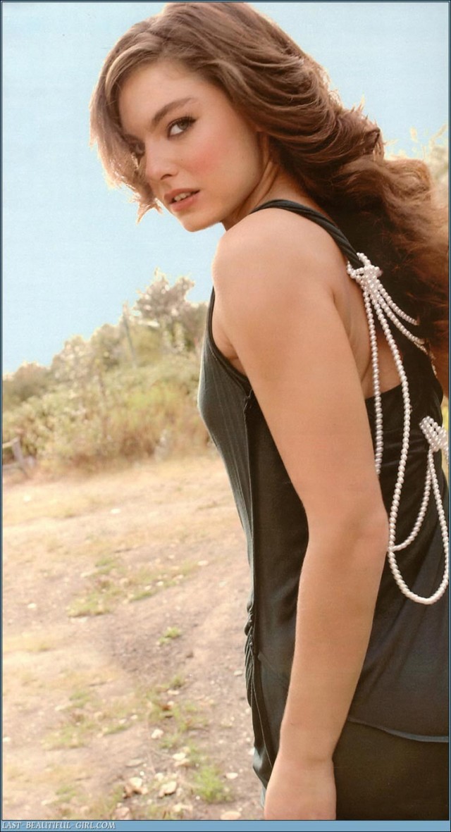 Alexa Davalos Fotoğrafı