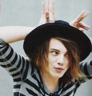 Jamie Campbell Bower Fotoğrafı