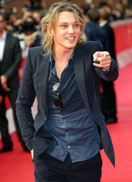 Jamie Campbell Bower Fotoğrafı