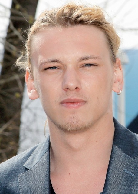 Jamie Campbell Bower Fotoğrafı