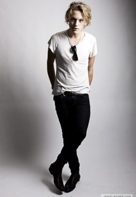 Jamie Campbell Bower Fotoğrafı