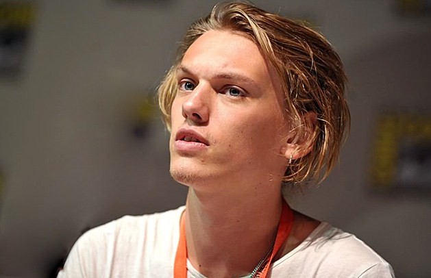 Jamie Campbell Bower Fotoğrafı