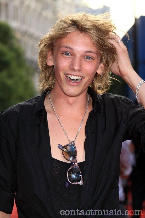 Jamie Campbell Bower Fotoğrafı