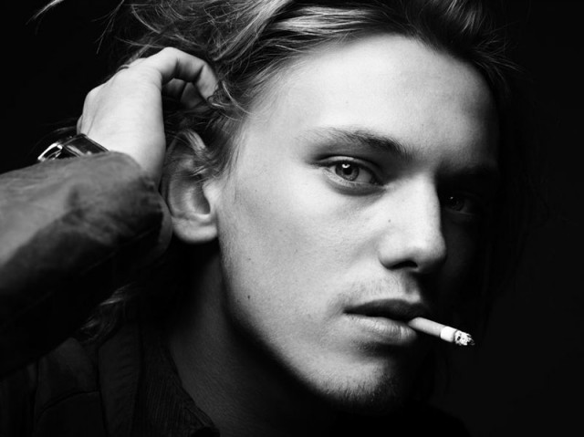 Jamie Campbell Bower Fotoğrafı