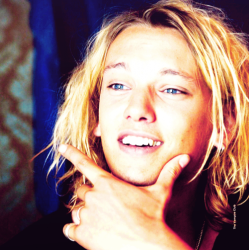 Jamie Campbell Bower Fotoğrafı
