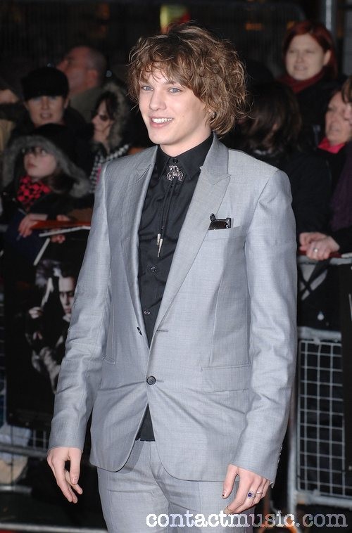 Jamie Campbell Bower Fotoğrafı