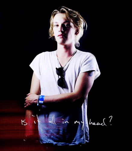 Jamie Campbell Bower Fotoğrafı