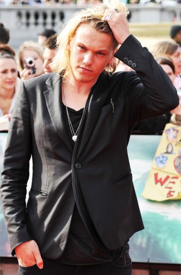 Jamie Campbell Bower Fotoğrafı