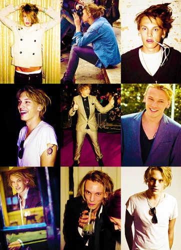 Jamie Campbell Bower Fotoğrafı