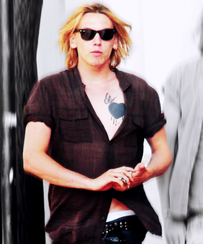 Jamie Campbell Bower Fotoğrafı