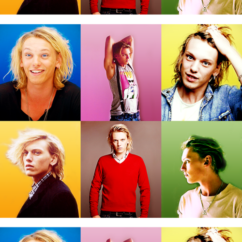 Jamie Campbell Bower Fotoğrafı
