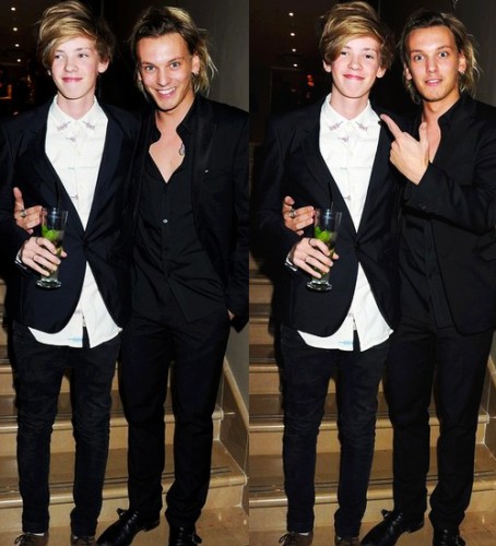 Jamie Campbell Bower Fotoğrafı