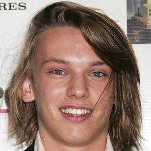 Jamie Campbell Bower Fotoğrafı
