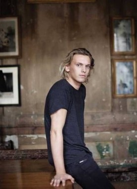 Jamie Campbell Bower Fotoğrafı