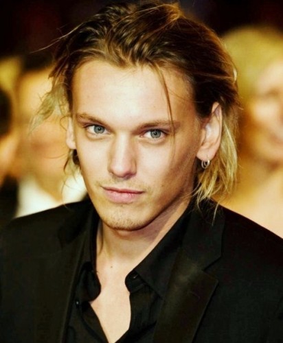 Jamie Campbell Bower Fotoğrafı