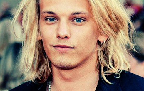 Jamie Campbell Bower Fotoğrafı