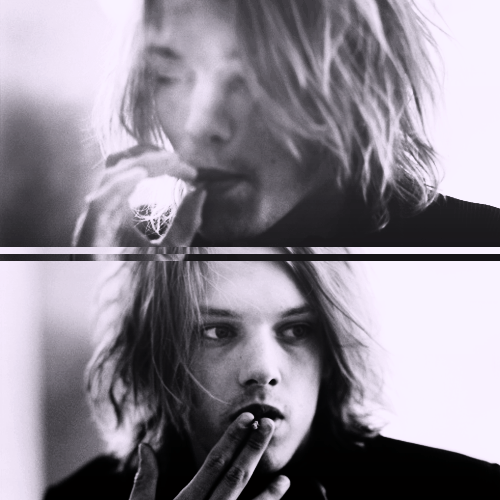 Jamie Campbell Bower Fotoğrafı