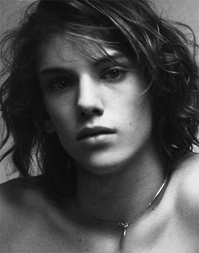 Jamie Campbell Bower Fotoğrafı