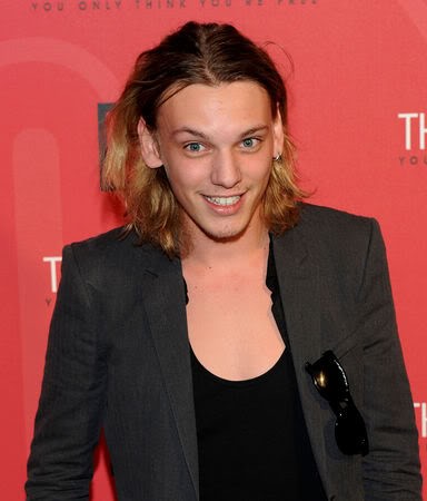 Jamie Campbell Bower Fotoğrafı