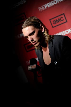 Jamie Campbell Bower Fotoğrafı