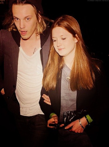 Jamie Campbell Bower Fotoğrafı