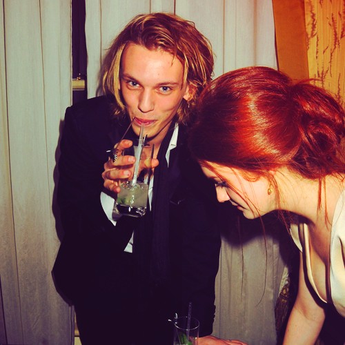 Jamie Campbell Bower Fotoğrafı