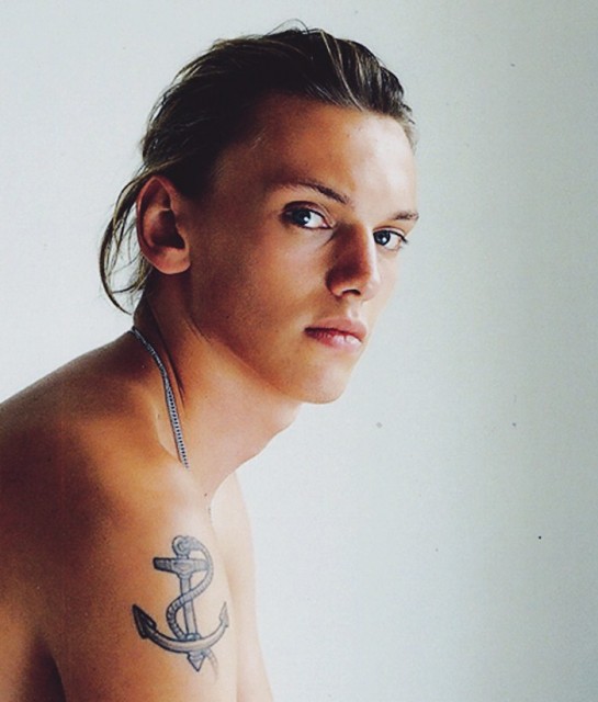 Jamie Campbell Bower Fotoğrafı