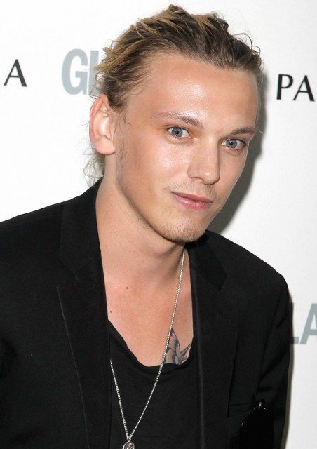 Jamie Campbell Bower Fotoğrafı