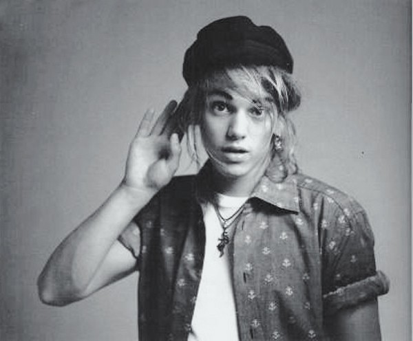 Jamie Campbell Bower Fotoğrafı