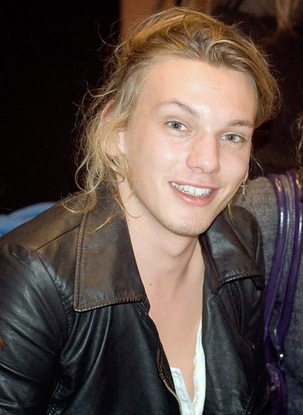 Jamie Campbell Bower Fotoğrafı