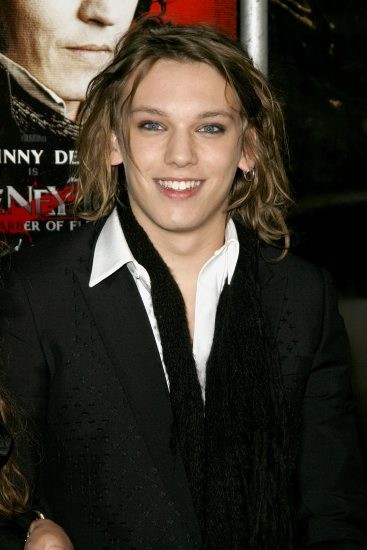 Jamie Campbell Bower Fotoğrafı