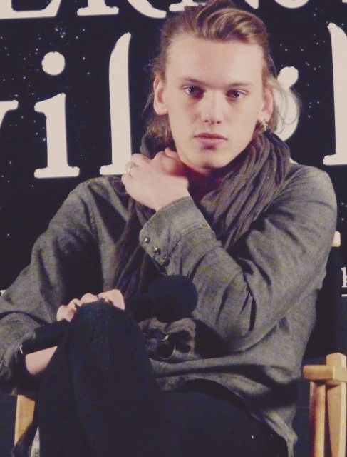 Jamie Campbell Bower Fotoğrafı