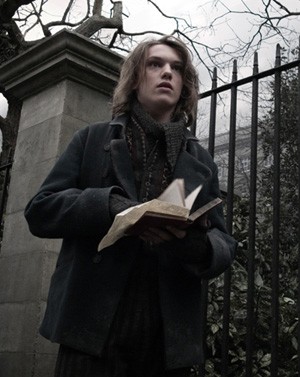 Jamie Campbell Bower Fotoğrafı