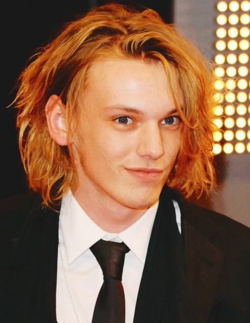Jamie Campbell Bower Fotoğrafı