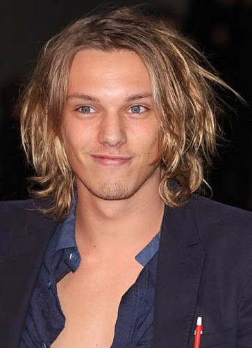 Jamie Campbell Bower Fotoğrafı