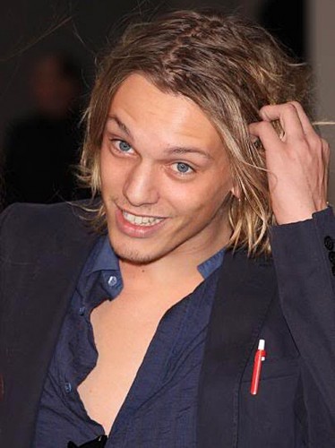Jamie Campbell Bower Fotoğrafı