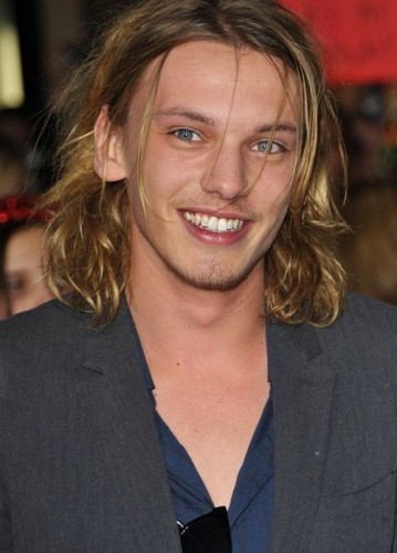 Jamie Campbell Bower Fotoğrafı