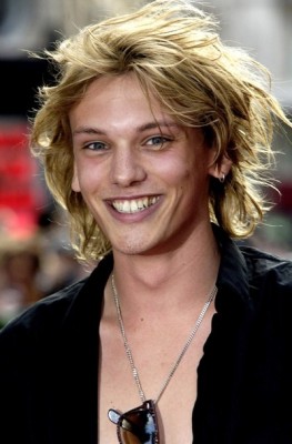 Jamie Campbell Bower Fotoğrafı