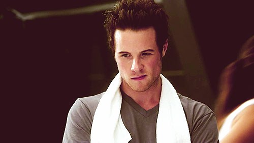 Ashton Holmes Fotoğrafı