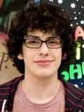 Matt Bennett fotoğrafı