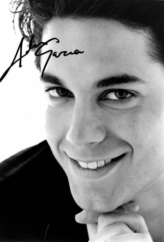 Adam Garcia fotoğrafı