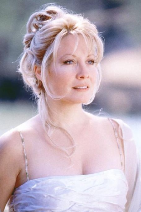 Linda Kozlowski fotoğrafı