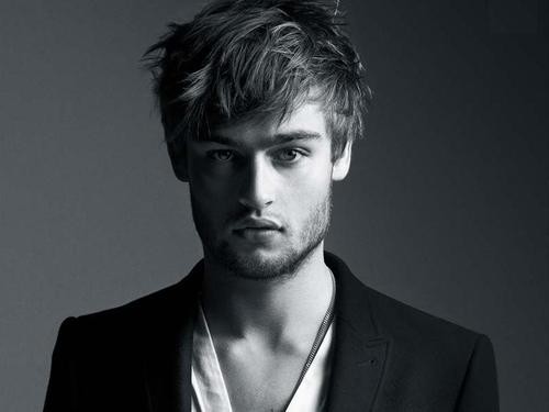 Douglas Booth Fotoğrafı