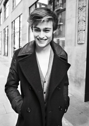Douglas Booth Fotoğrafı