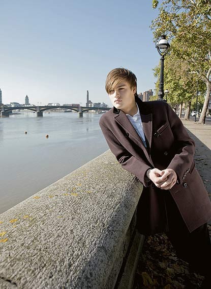 Douglas Booth Fotoğrafı