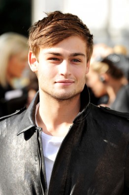 Douglas Booth Fotoğrafı