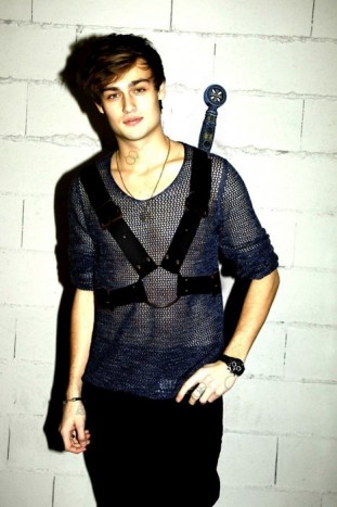 Douglas Booth Fotoğrafı