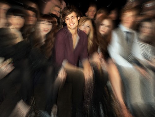 Douglas Booth Fotoğrafı